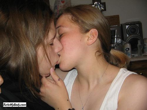 GirlKissesGirl