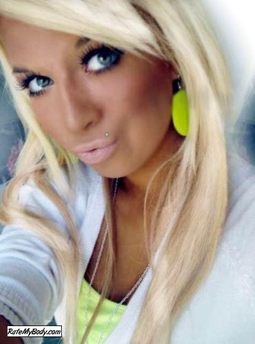 BlondeBarbiie
